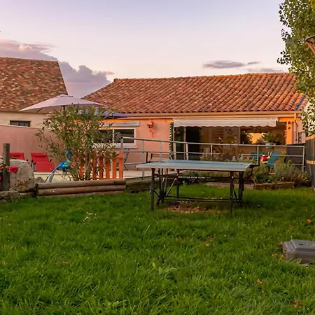 Charmante Maison Avec Piscine Casa de Férias