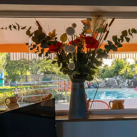 Casa de Férias Charmante Maison Avec Piscine *